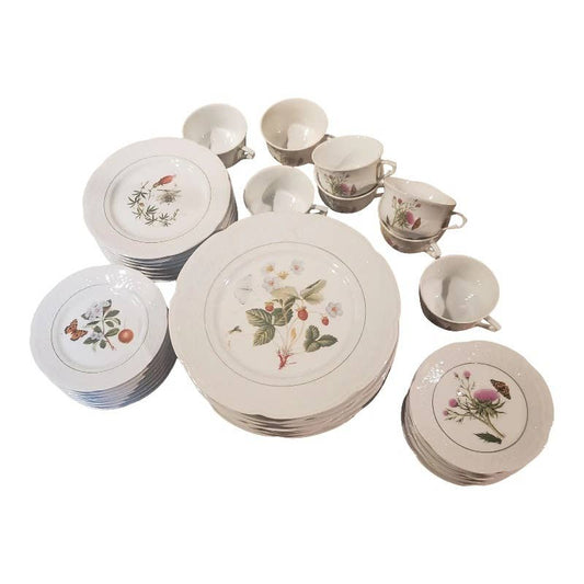 Philippe Deshoulieres  Lourioux Porcelain Botanical Dinnerware, 40 Pieces